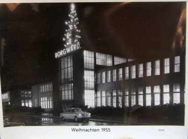 Borgward Isabella Christmas in Front of Factorybuilding 1955 Factoryphoto (10521)