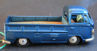 Preview: Bandai Volkswagen T1 Transporter Pick-up 1965 Blechmodell mit Fernsteuerung (11233)