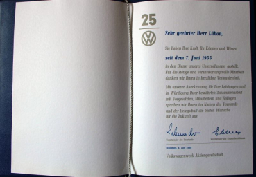 Preview: Volkswagen Mitarbeiterauszeichnung mit gerahmter Urkunde 1980 (11540)