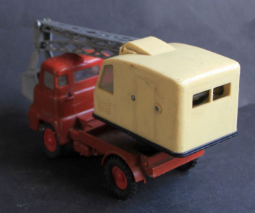 Preview: OK Toys Bedford Kranwagen-Bagger 1965 Plastikmodell (11643)