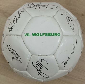 Volkswagen Football 2002 "Eroeffnung Volkswagen Arena" with original VfB Wolfsburg Soccer-Autographs (5855)