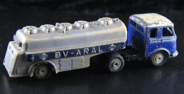 Märklin Mercedes-Benz BV Aral-Tankwagen 1960 Metallmodell (1556)