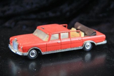 Corgi Toys Mercedes-Benz 600 Landaulet 1965 DieCast Model (1824)