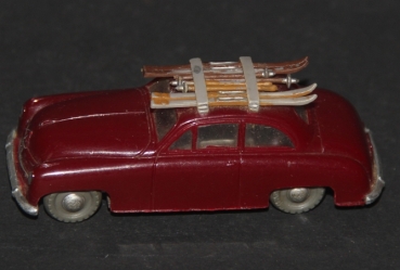 Siku Borgward 1800 with Ski V66 Plasticmodel 1957 (1828)