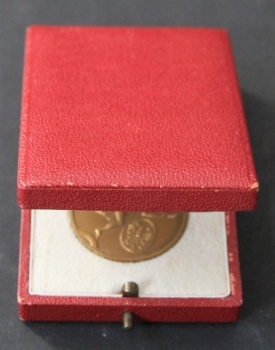 ADAC 1949 Sign and pin Gold "Sportliche Verdienste" in original box (2410)
