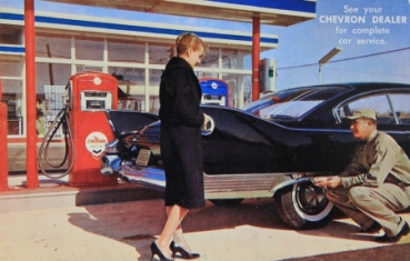 Chevron Gasstation Postcard with Plymouth Fury 1959 (4932)