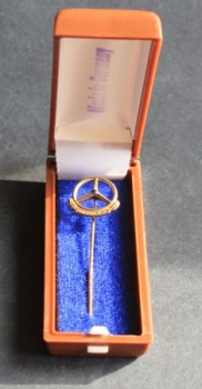 Mercedes-Benz 1955 goldplated pin 500.000 Km with jewel (0007)