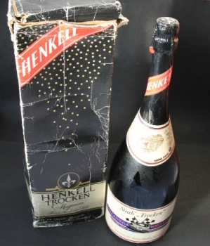 Saab 9000 Sparkelingwine Bottle 1986 "Weltrekord Sekt 100.000 km Talladega USA" by Henkell (6878)