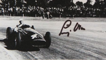 Stirling Moss Racingdriver 1965 original autograph (7382)