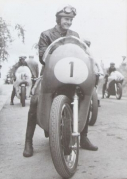 Mike Hailwood Motorrad-Weltmeister 1965 Originalfoto (7127)