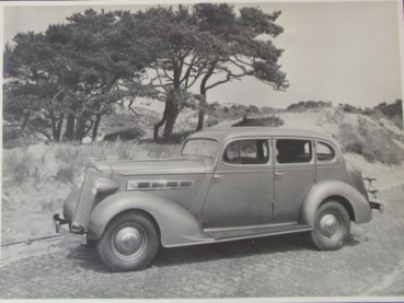 Packard One-Twenty Sedan 1939 Werksfoto (8219)