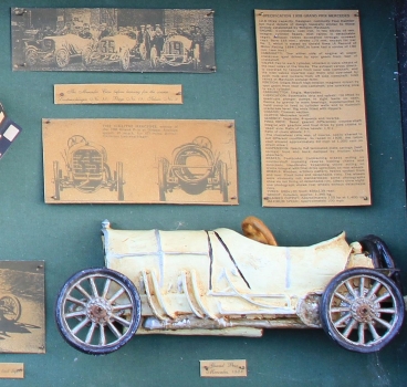 Motorracing Bugatti Mercedes Show-Diorama 1975 "The history of car racing" Motorracing-History wood (9778)