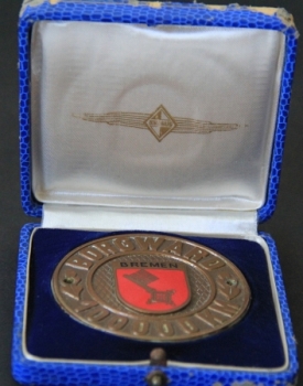 Borgward 100.000 km plate 1958  Bremen brass enamelled in original box (0425)