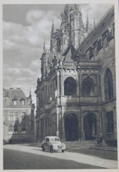 Ford Buckel Taunus at townhall Cologne 1939 Factory-Postcard (3351)