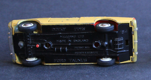 Dinky Toys England Ford Taunus 20M 1968 Metallmodell (11071)