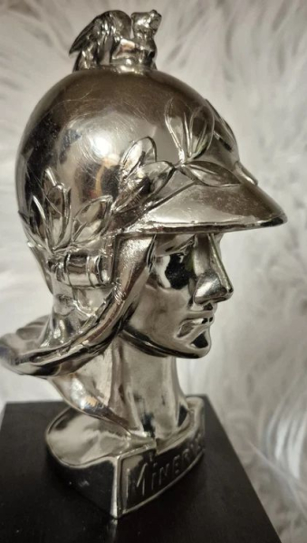 Minerva Kühlerfigur 1928 Metall auf Holzsockel (11110)