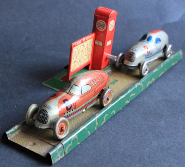 Tippco Rennbahn Rundkurs 1938 mit 2 Fahrzeugen und Tankstelle in Originalbox (10860)