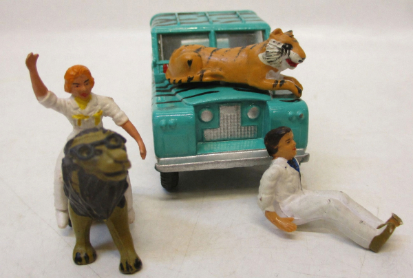 Corgi Toys Land Rover Pick-up "Daktari" 1965 with figures DieCast Model (11140)