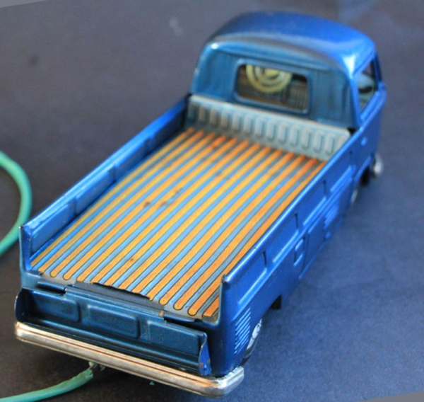 Bandai Volkswagen T1 Transporter Pick-up 1965 Blechmodell mit Fernsteuerung (11233)