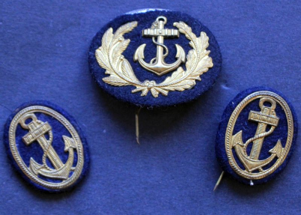 Deutsche Marine Offizier Mützenabzeichen Goldener Anker dreiteilig 1960 Stoff (11468)