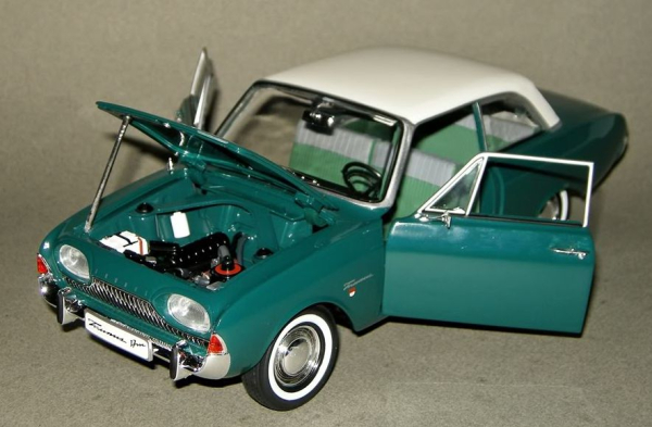 Revell Ford Taunus 17 M 1961 Metallmodell (11486)