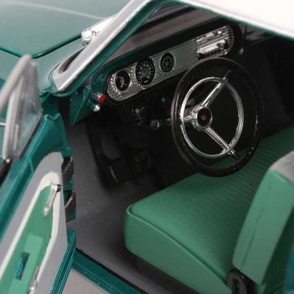 Revell Ford Taunus 17 M 1961 Metallmodell (11486)
