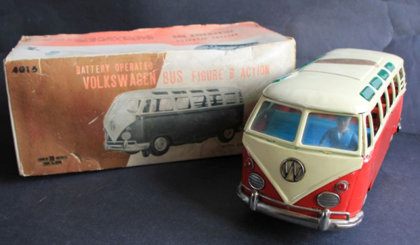 Bandai Volkswagen T1 Transporter Sambabus 1960 Blechmodell mit Batterieantrieb in Originalkarton (11802)