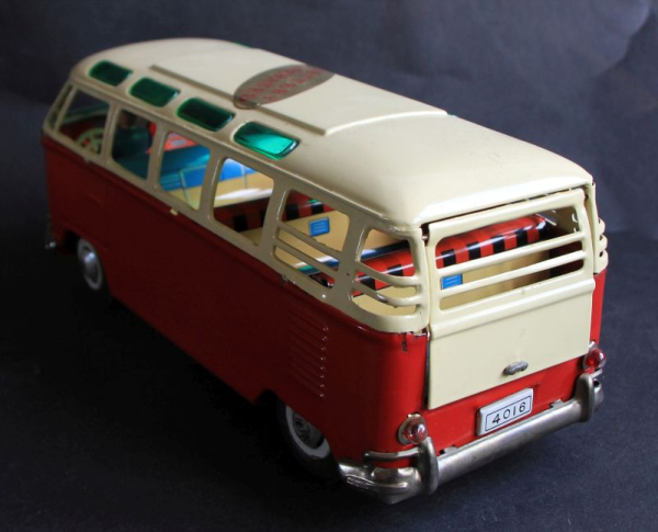 Bandai Volkswagen T1 Transporter Sambabus 1960 Blechmodell mit Batterieantrieb in Originalkarton (11802)