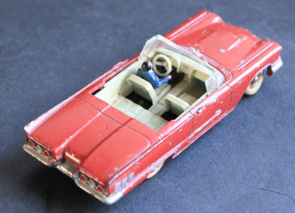 Dinky Toys France Ford Thunderbird 1962 DieCast Model (11825)
