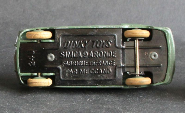 Dinky Toys France Simca 9 Aronde 1955 DieCast Model (11823)