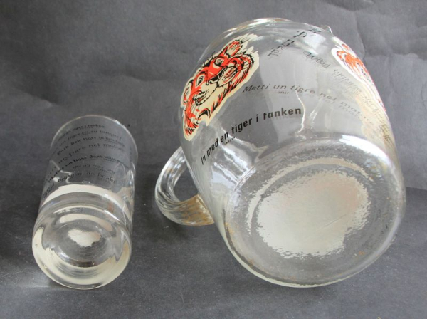 Esso Advertising-Glaspitcher with drinking glas "Put a tiger in your tank" 1968 (11725)