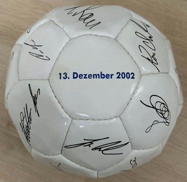 Volkswagen Football 2002 "Eroeffnung Volkswagen Arena" with original VfB Wolfsburg Soccer-Autographs (5855)