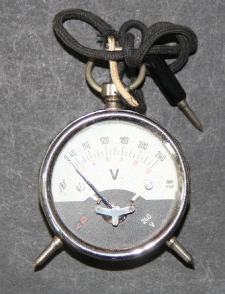 Neuberger Voltmeter 1935 Type TEW bakelite in original box (0257)