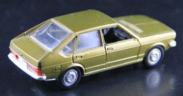 Schuco Volkswagen Passat TS 1974 DieCast Model (1476)