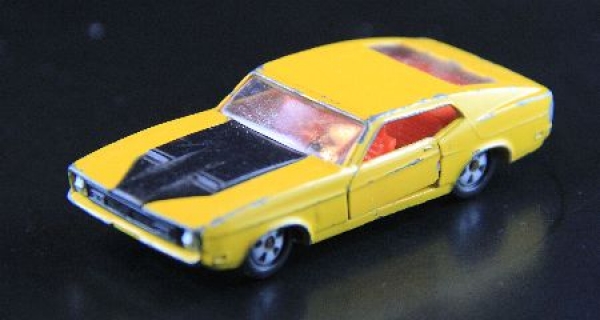 Siku Ford Mustang T5 Mach 1 V330 DieCast Model 1972 (1647)