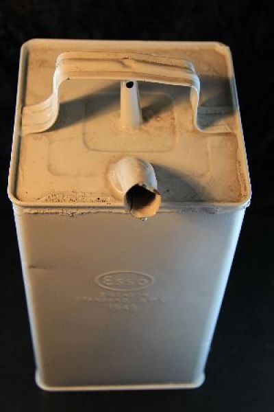 Esso Spare-Can Standard 1949 tin with logo (1771)
