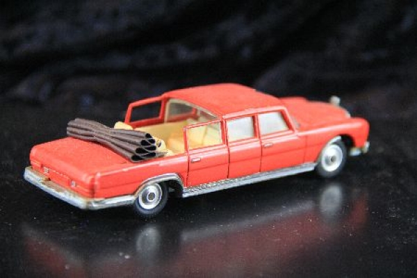 Corgi Toys Mercedes-Benz 600 Landaulet 1965 DieCast Model (1824)