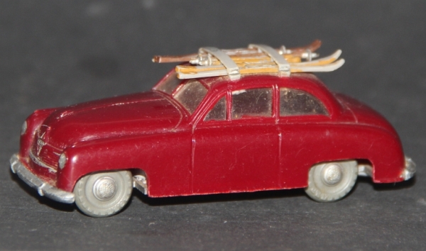 Siku Borgward 1800 with Ski V66 Plasticmodel 1957 (1828)
