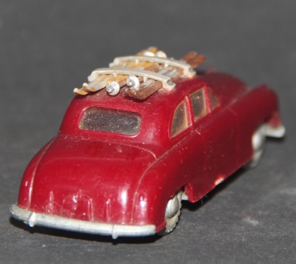 Siku Borgward 1800 with Ski V66 Plasticmodel 1957 (1828)