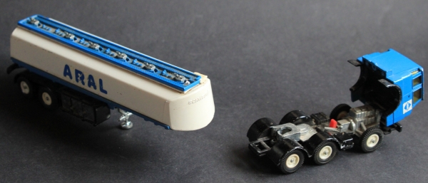 Siku Henschel F 201 Aral-Tanktruck V288 DieCast Model 1970 (4677)