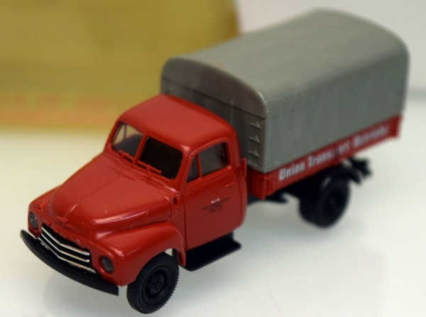 Brekina Opel Blitz Truck "Union Transport" 1955 Plasticmodel (4706)