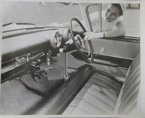 Vauxhall Cresta Inside 1958  Factoryphoto (2173)