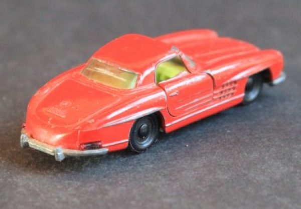 Siku Mercedes-Benz 300 SL V221 DieCast Model 1963 (5351)