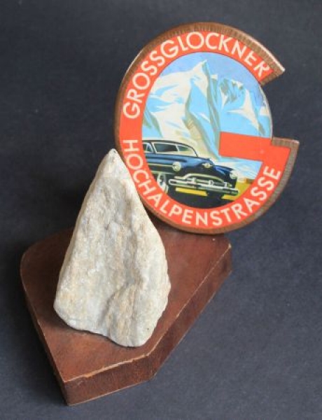 Großglockner Advertisingsouvenir 1955 plate with stone mounted on base (5278)