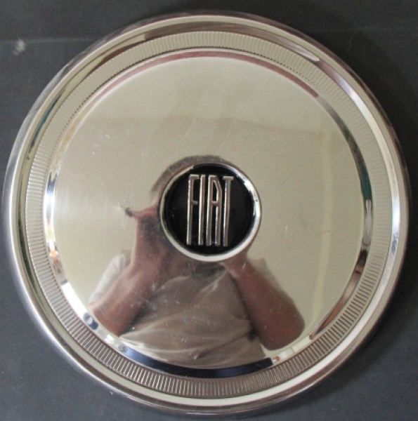 Fiat 2300 wheelcap 1963 chrome with Logo (3581)