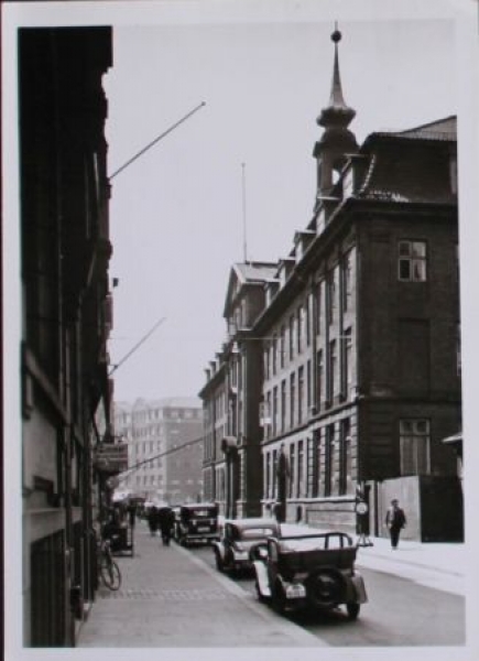 DKW Automobiles in Hamburg Streetscence 1934 postcardphoto (6375)
