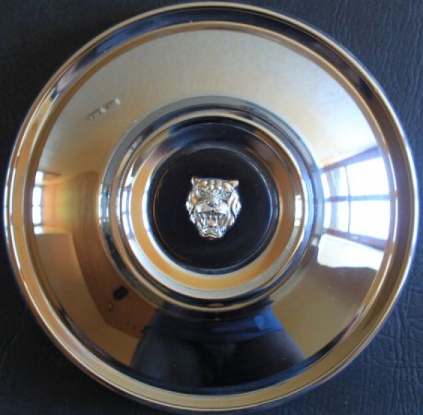 Jaguar XJ6 Series 1970 hubcap chrome with Logo (4424)