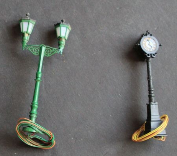 BRAWA Stettiner Trainstationclock and Streetlamp 1990 with lightning H0 plasticmodel (2696)