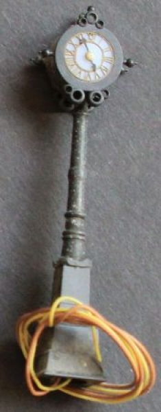 BRAWA Stettiner Trainstationclock and Streetlamp 1990 with lightning H0 plasticmodel (2696)