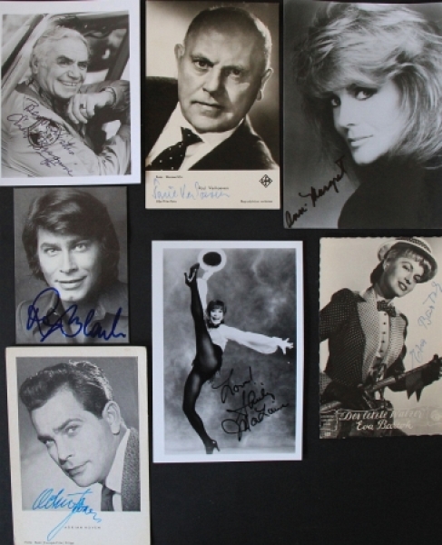 Signed autographcards from 11 different artists 1952-1976 (6209)